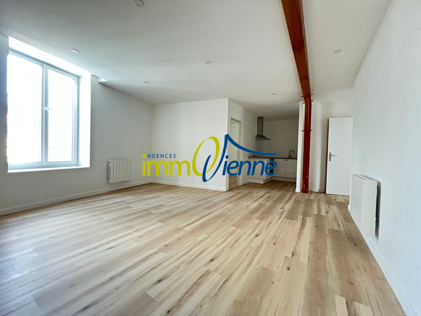 Agence immobilière de AGENCES IMMOVIENNE - SAINT JULIEN L'ARS - AGENCES IMMOVIENNE CIVAUX