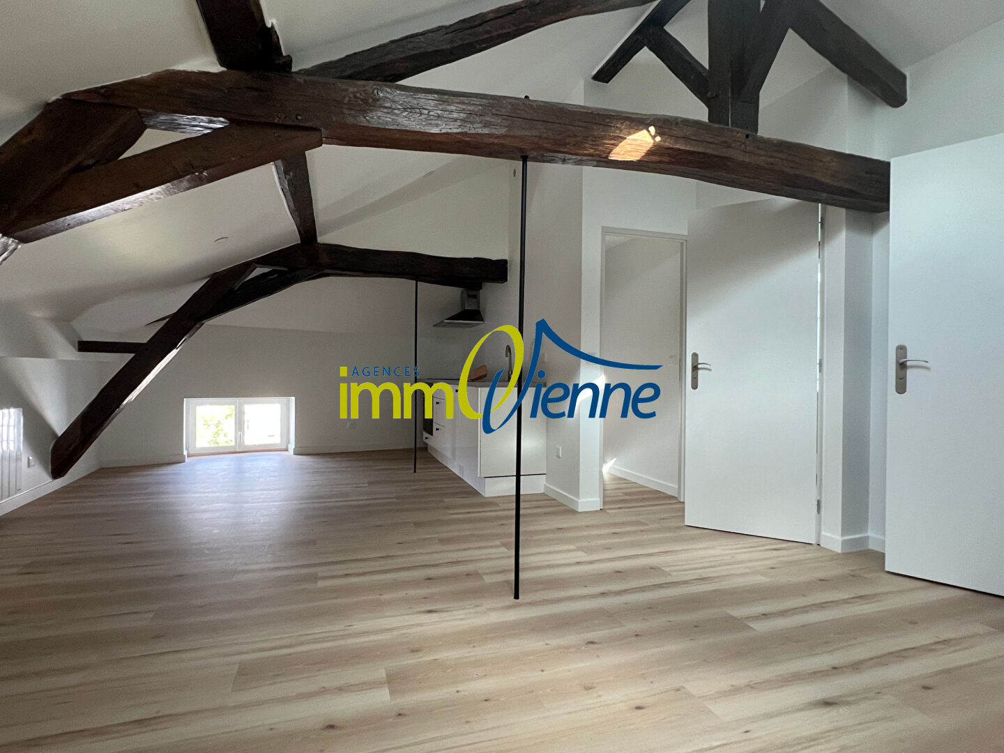 Agence immobilière de AGENCES IMMOVIENNE - SAINT JULIEN L'ARS - AGENCES IMMOVIENNE CIVAUX