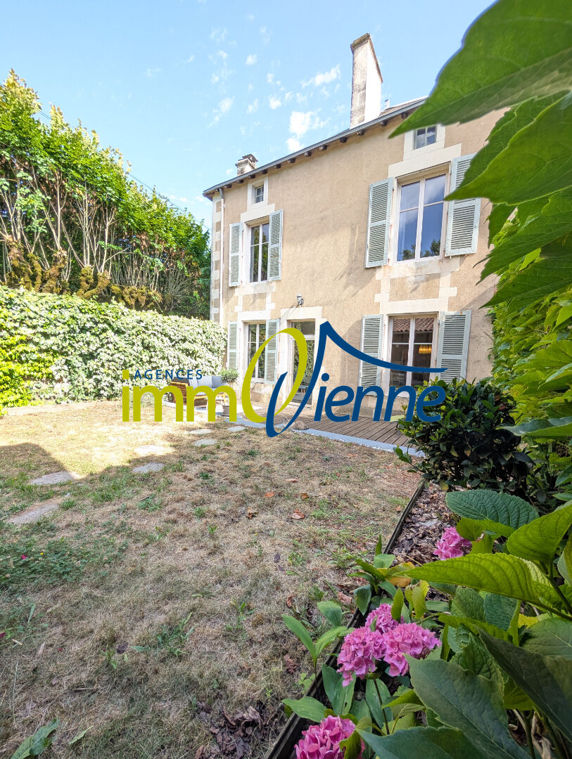 Photo Maison Lussac Les Chateaux 6 pièce(s) 183.78 m2 image 2/6