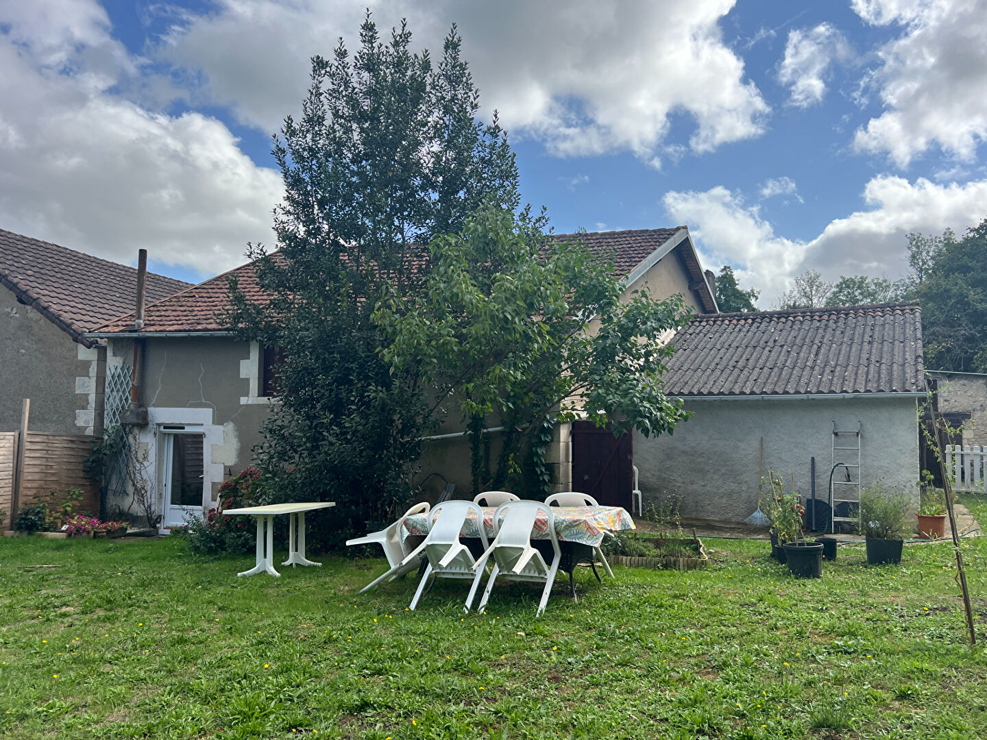 Photo Maison de village avec terrain et dépendance ! Civaux image 2/6