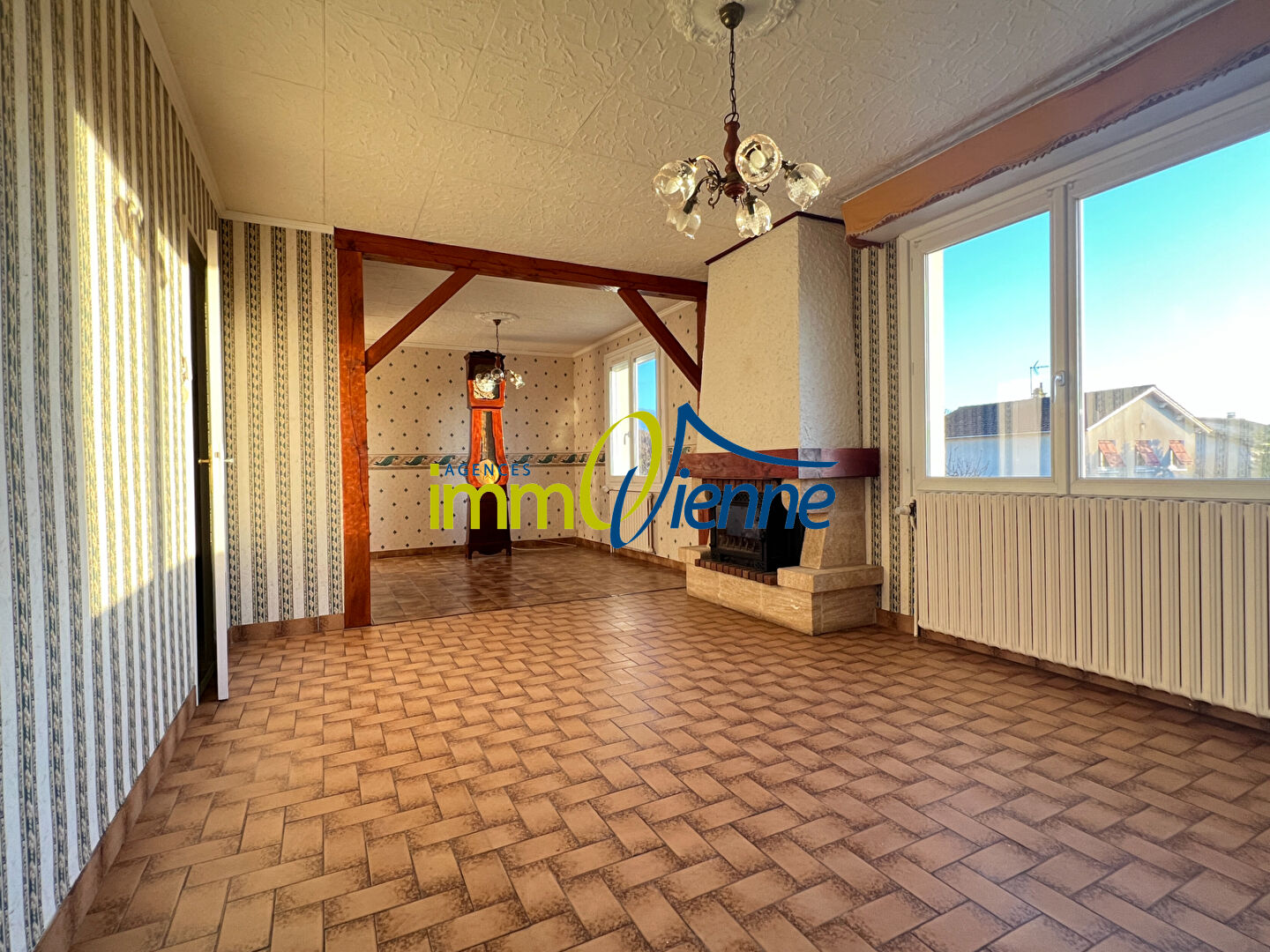 Agence immobilière de AGENCES IMMOVIENNE - SAINT JULIEN L'ARS - AGENCES IMMOVIENNE CIVAUX