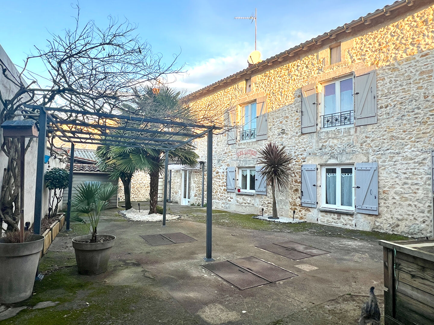 Agence immobilière de AGENCES IMMOVIENNE - SAINT JULIEN L'ARS - AGENCES IMMOVIENNE CIVAUX