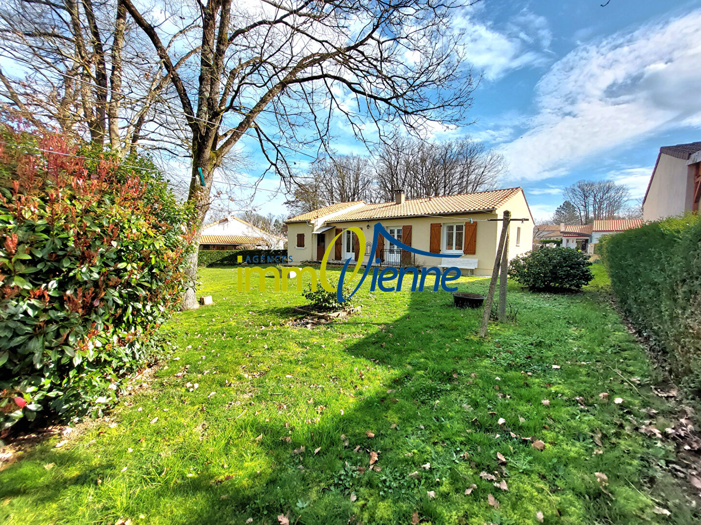 Agence immobilière de AGENCES IMMOVIENNE - SAINT JULIEN L'ARS - AGENCES IMMOVIENNE CIVAUX