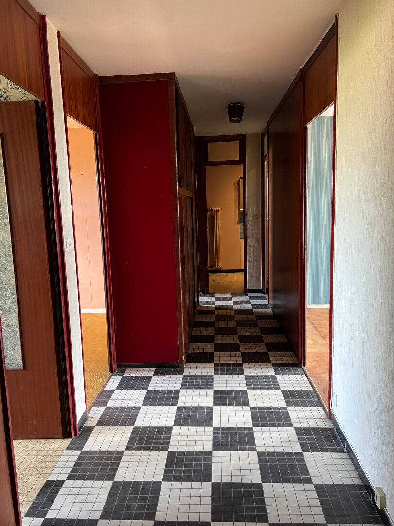 YZEURE, appartement de type F3 bis