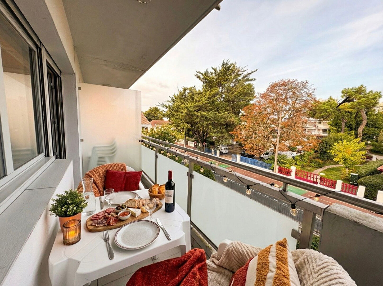 Exclusivité : ARCACHON PLAGE : Studio Cabine (4 Couchages) avec Balcon, Parking & Ascenseur.