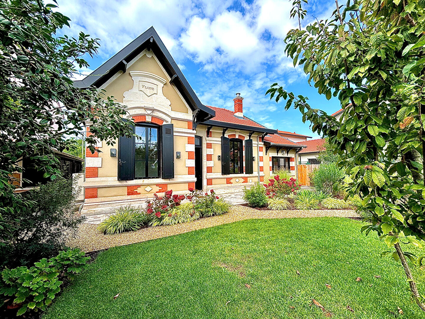 Photo Magnifique arcachonnaise - Gujan Mestras 5 pièces -135 m2 image 2/6