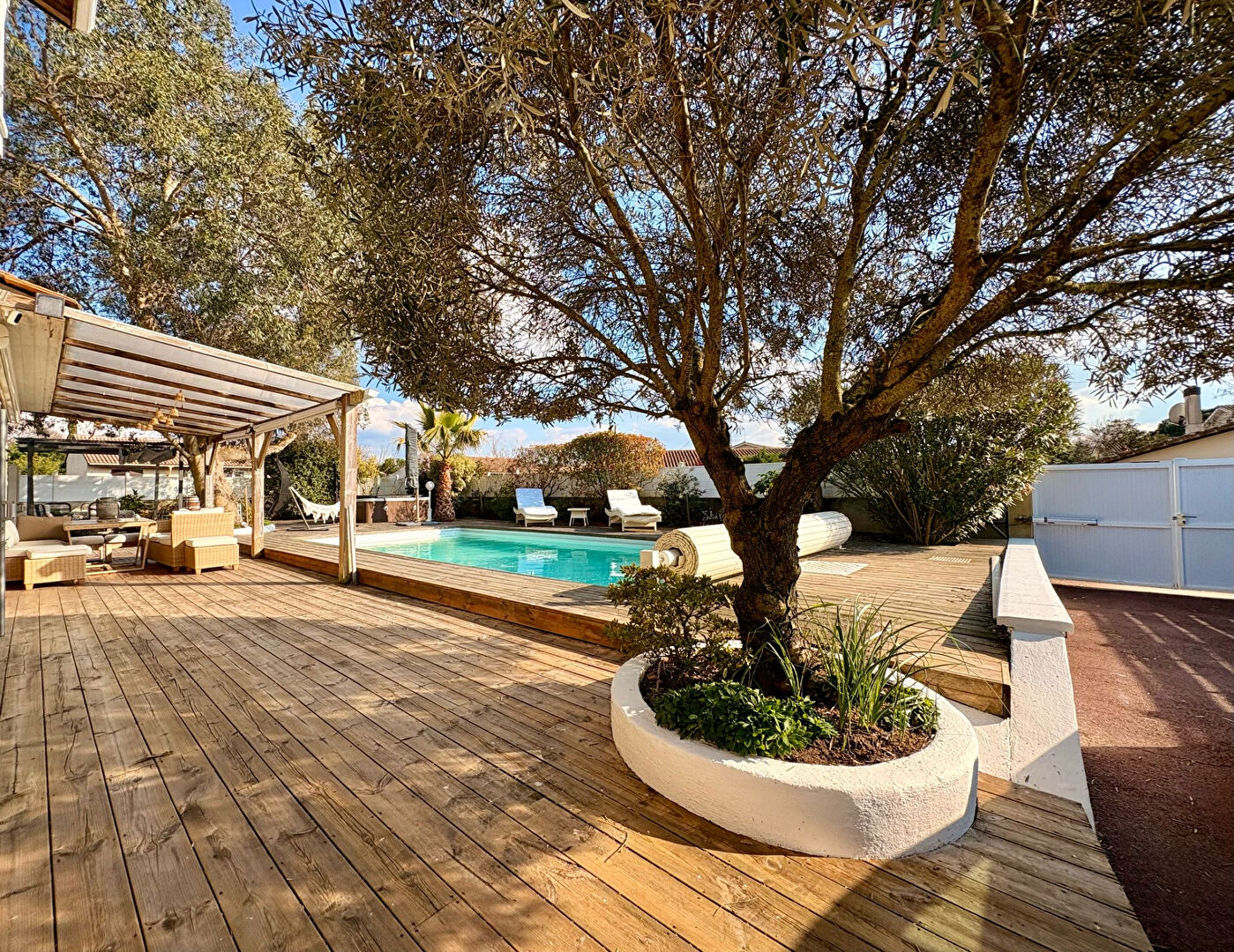 Maison Gujan Mestras 6 pièces avec piscine et magnifique terrasse.
