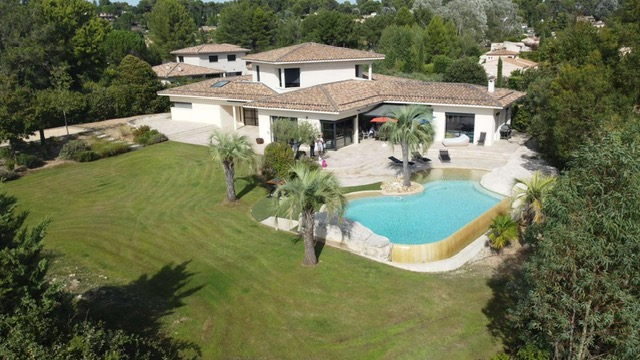 Photo Villa Cabries 6 pièce(s) 290 m2 image 1/6