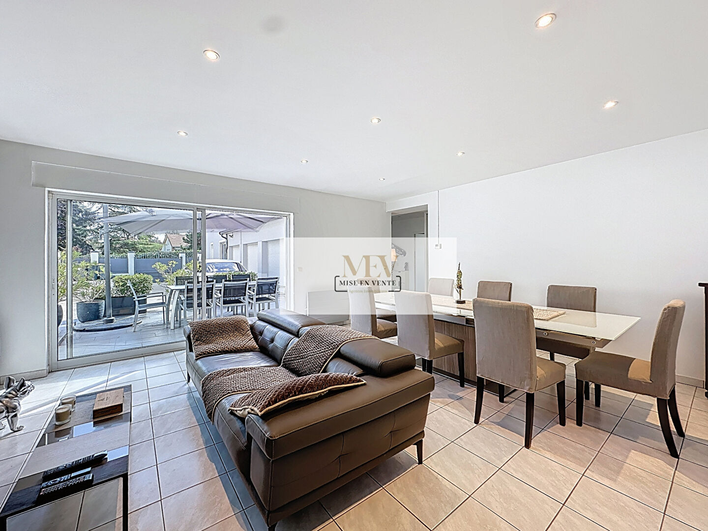 Photo Bâtiment avec 5 appartements rénovés, proche RER image 6/6