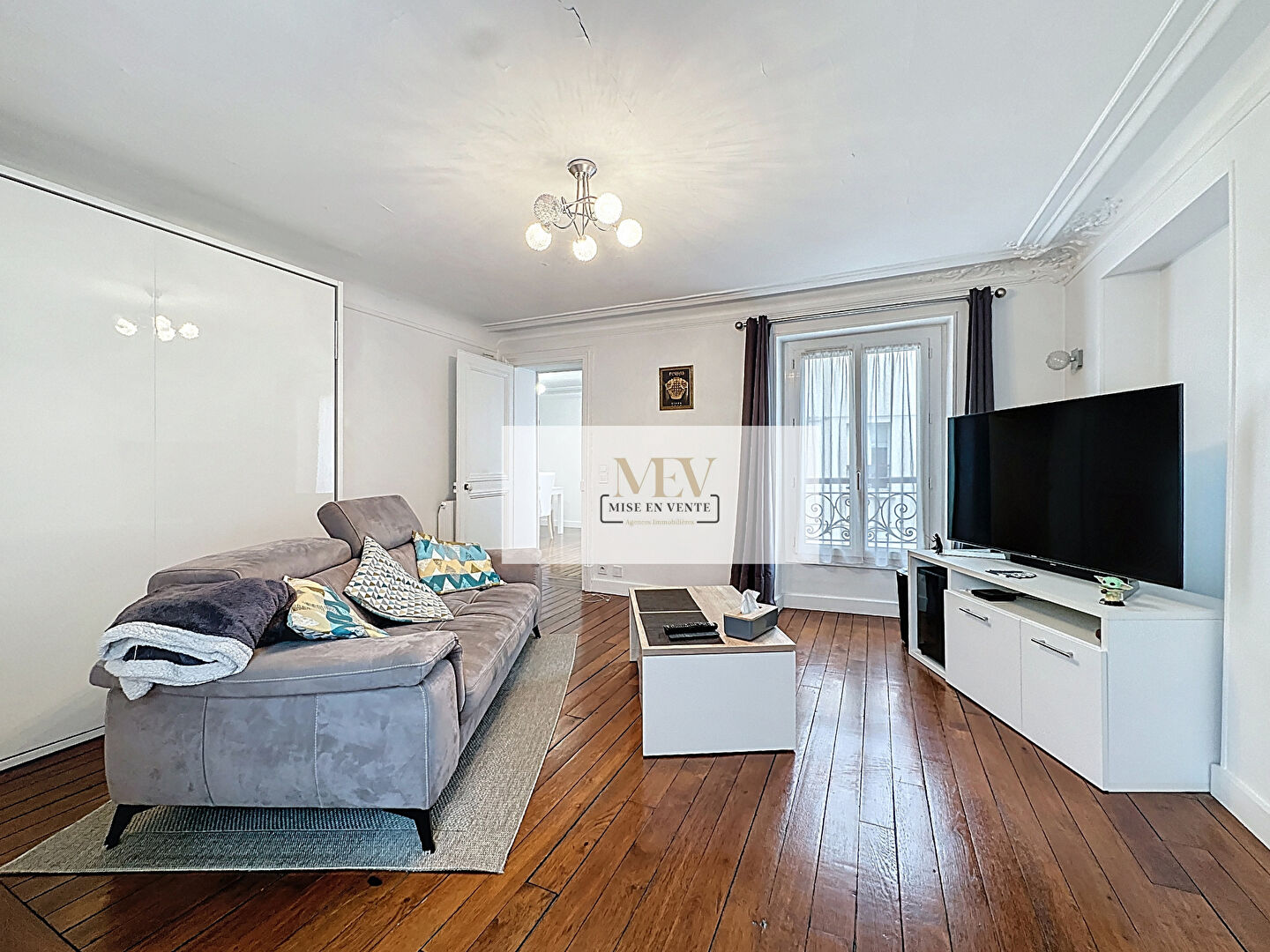 Photo Superbe appartement 3 pièces de 67 m² au coeur du centre-ville, à deux pas de la mairie et des commerces image 2/6