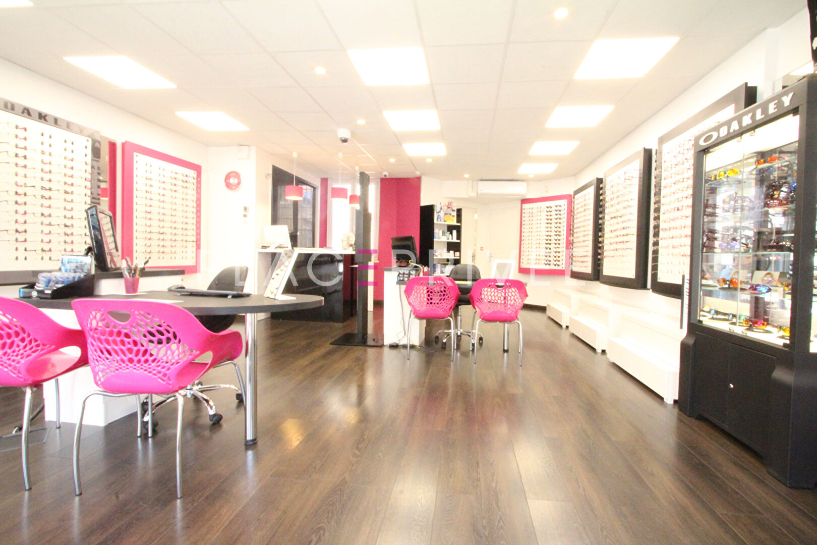 Immeuble avec locaux commerciaux