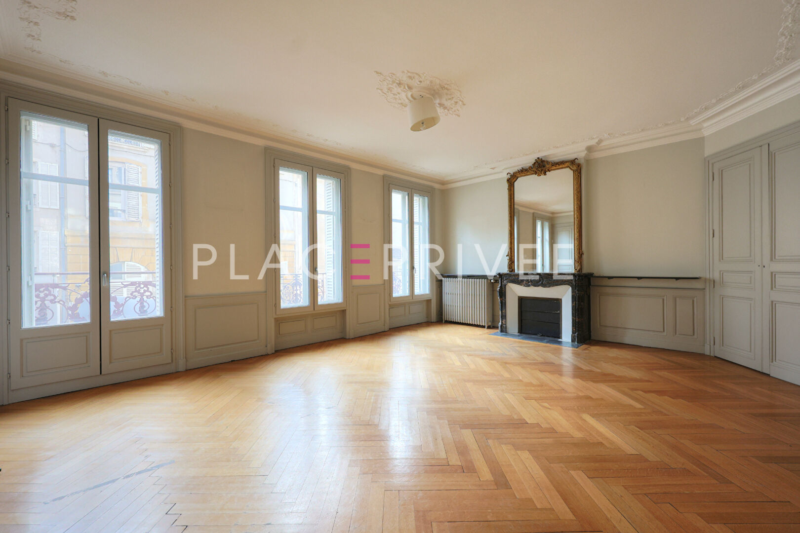 Agence immobilière de PLACE PRIVÉE - Place des Vosges