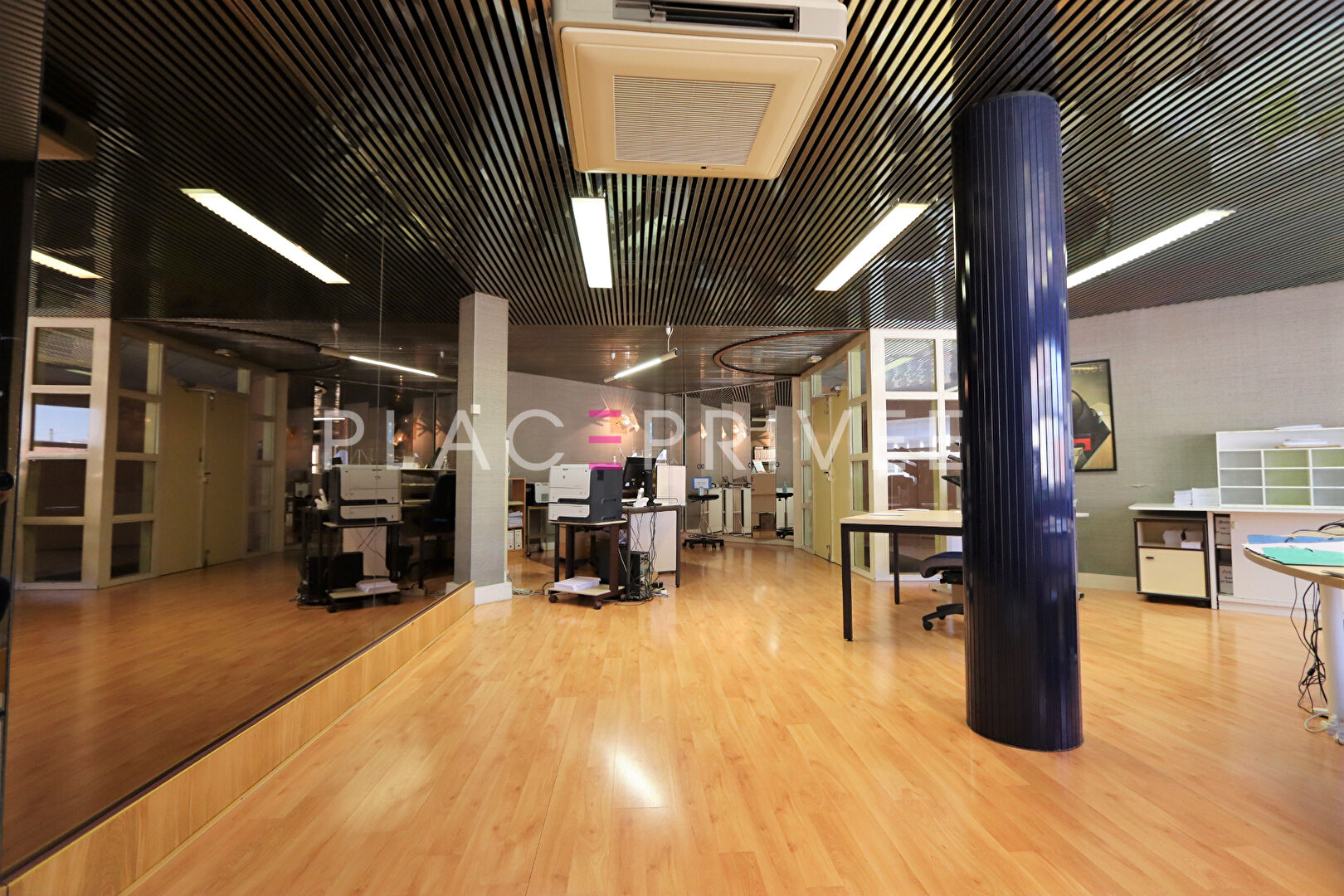 Photo Local commercial image 2/4