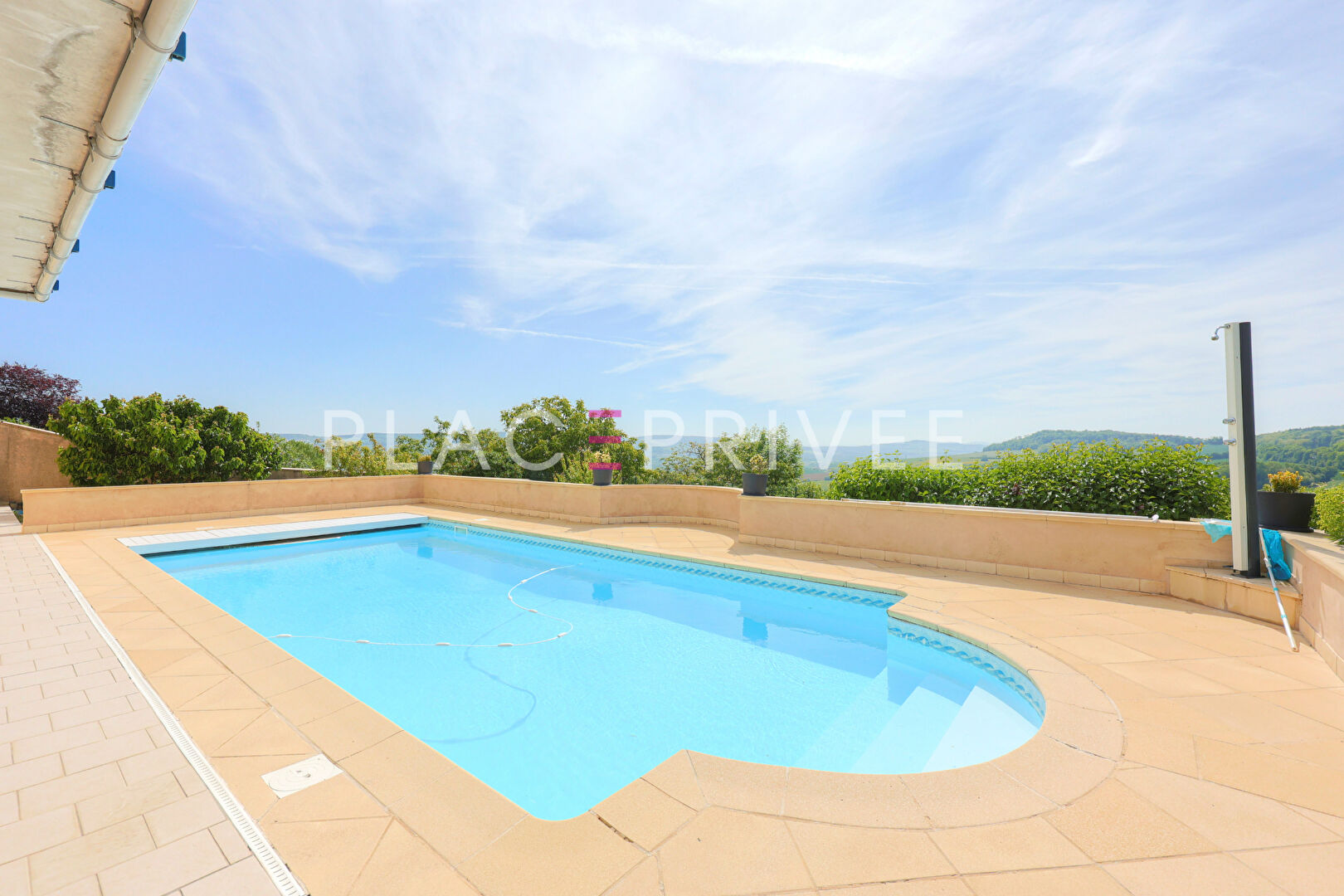 Photo Maison avec jardin et piscine image 3/6