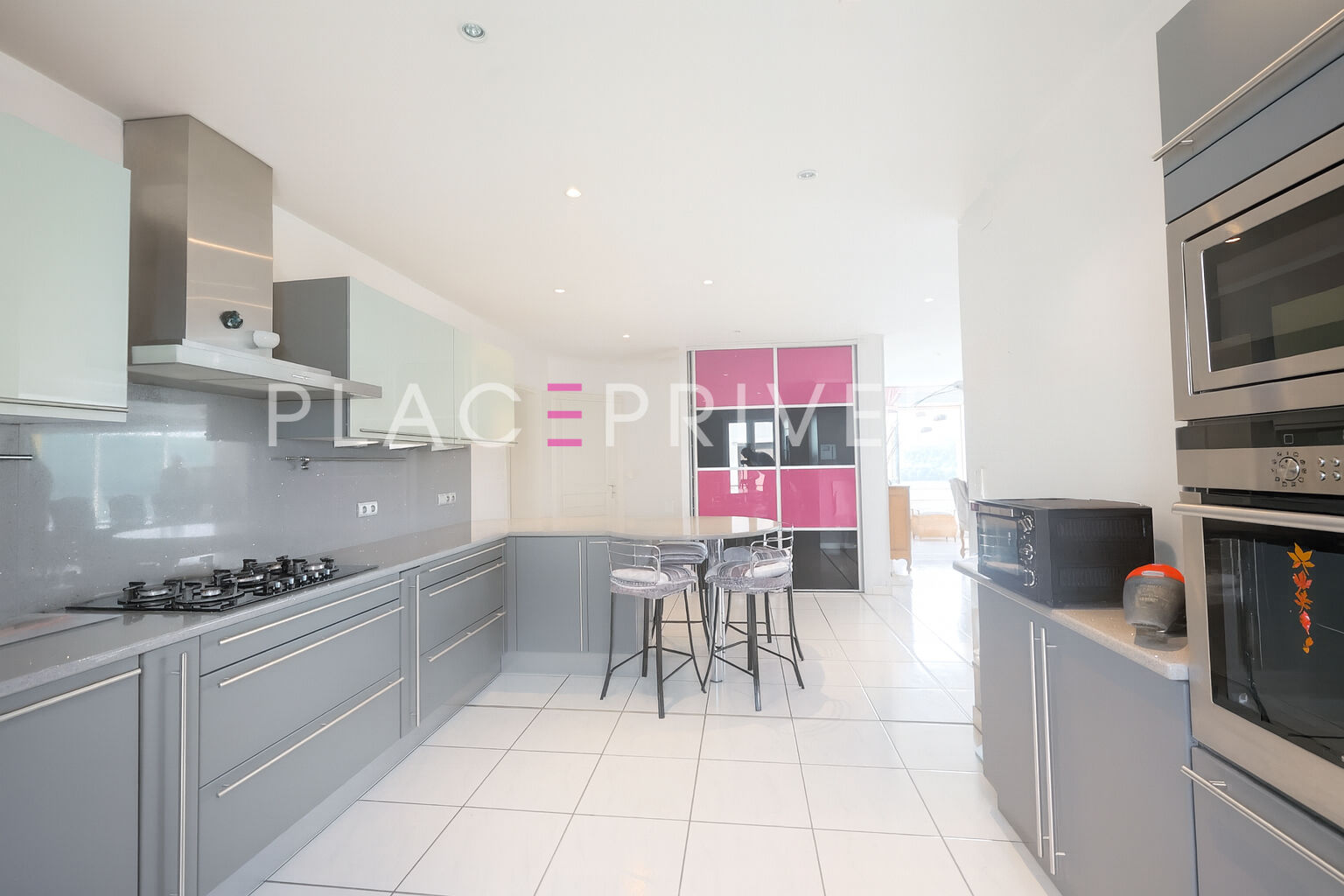 Photo Maison avec jardin et piscine image 4/6