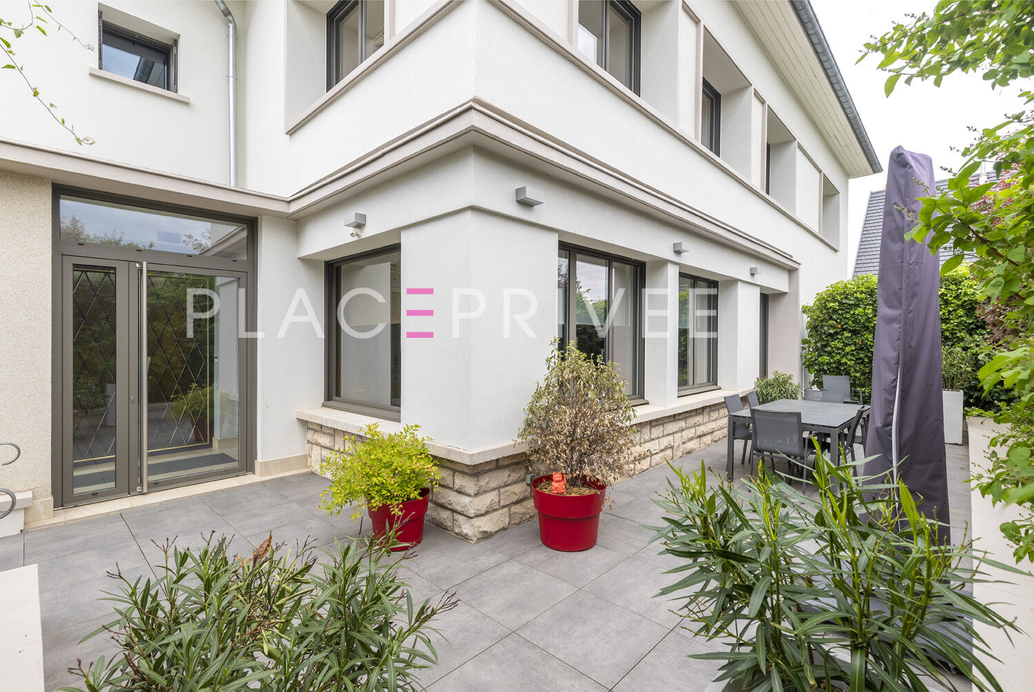 Agence immobilière de PLACE PRIVÉE - Place des Vosges