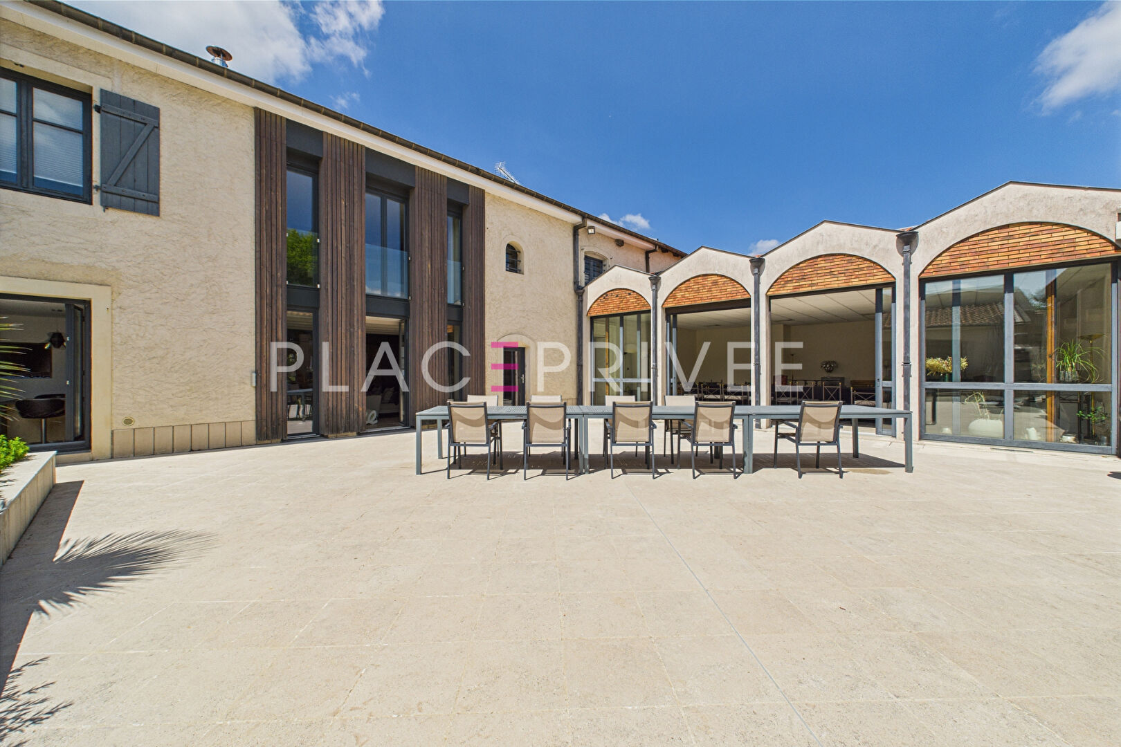 Ancien Le Prieuré avec jardin et stationnements