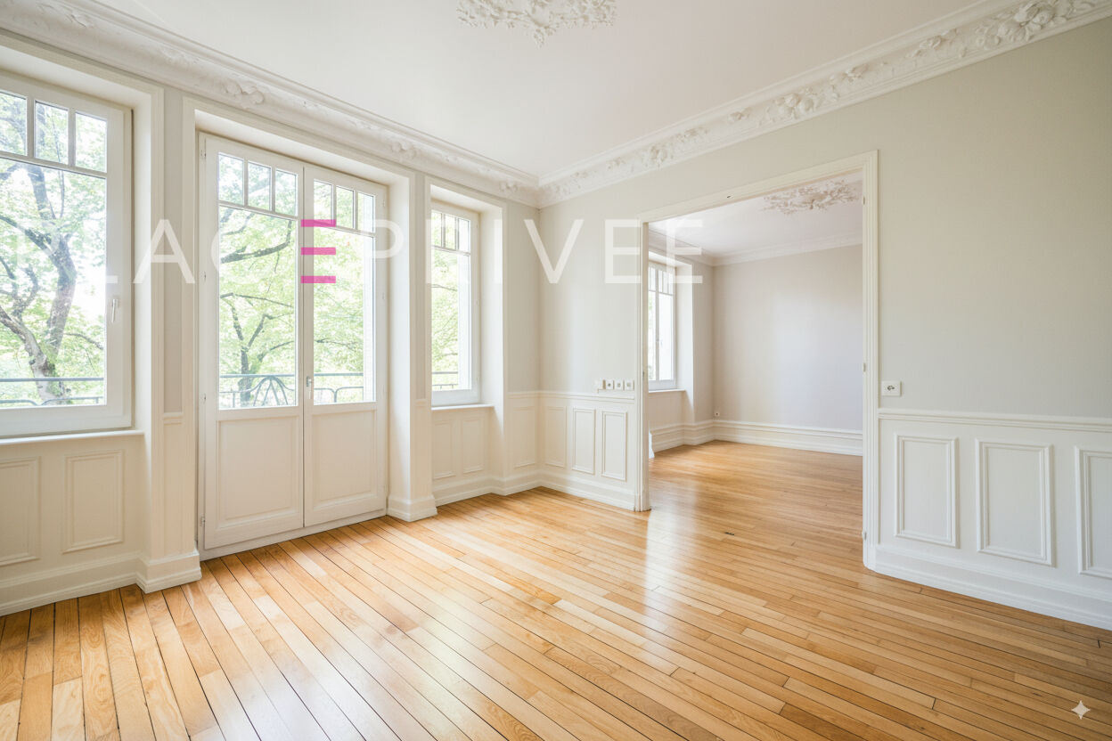 Agence immobilière de PLACE PRIVÉE - Place des Vosges