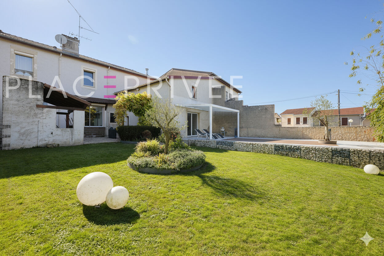Maison avec jardin et garage