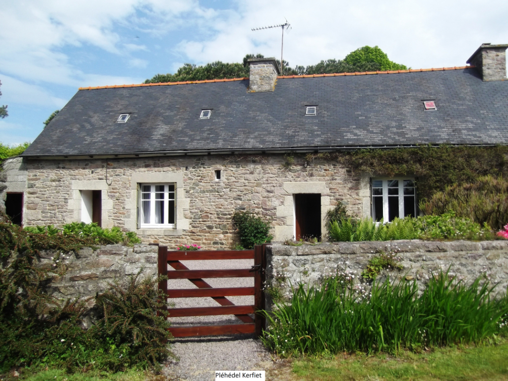 PLEHEDEL : A VENDRE LONGÈRE EN PIERRE !