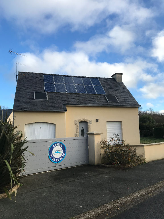 Jolie maison récente située dans un environnement calme, beau jardin, lumière dans toutes les pièces!