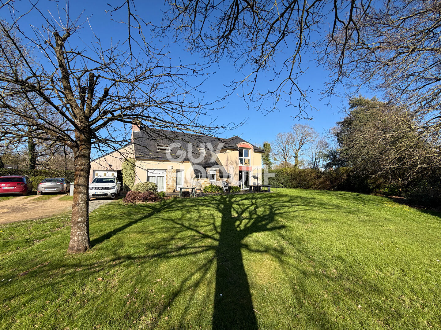 A VENDRE PLEGUIEN - LANVOLLON : Contemporaine avec locataire