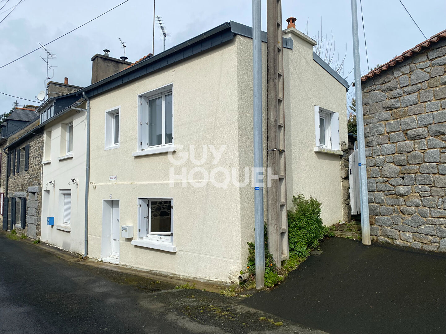 MAISON A LOUER MEUBLEE SAINT-QUAY-PORTRIEUX : A 150 METRES DE LA MER !