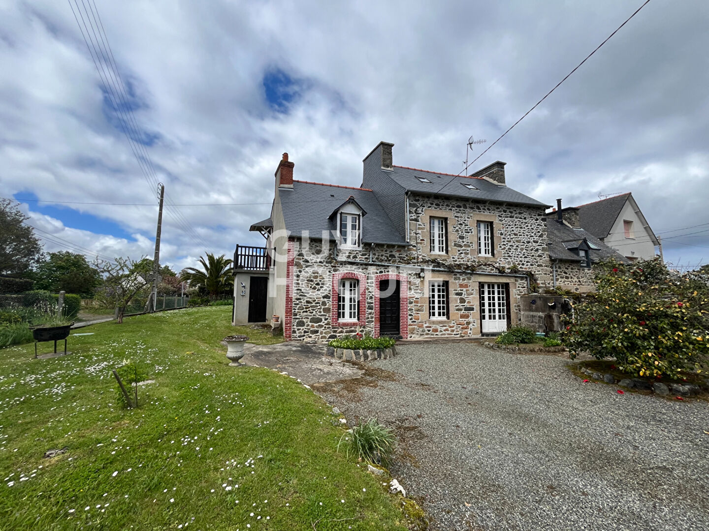 MAISON A VENDRE : LE CHARME DE LA PIERRE A TREVENEUC !