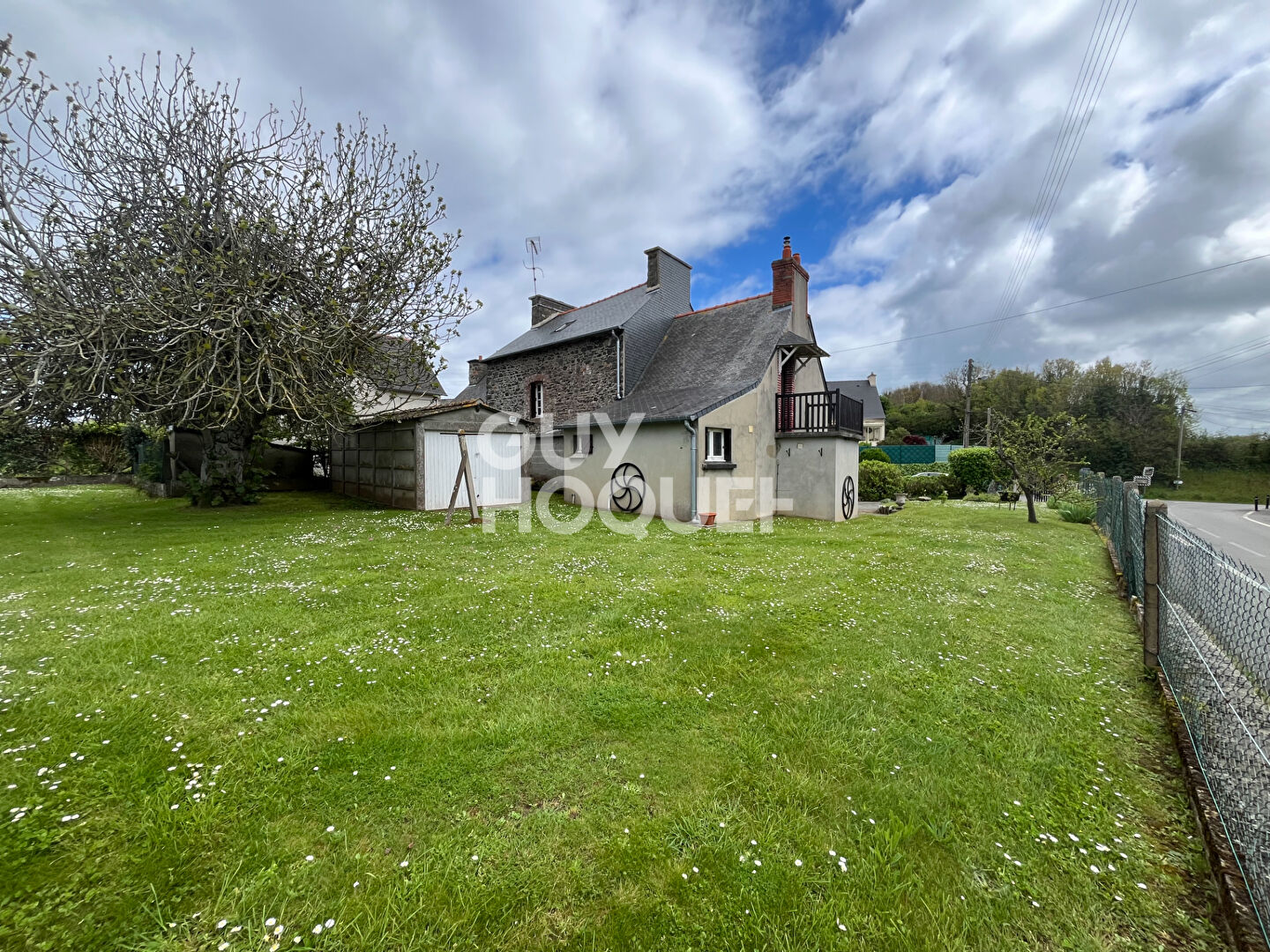MAISON A VENDRE : LE CHARME DE LA PIERRE A TREVENEUC !