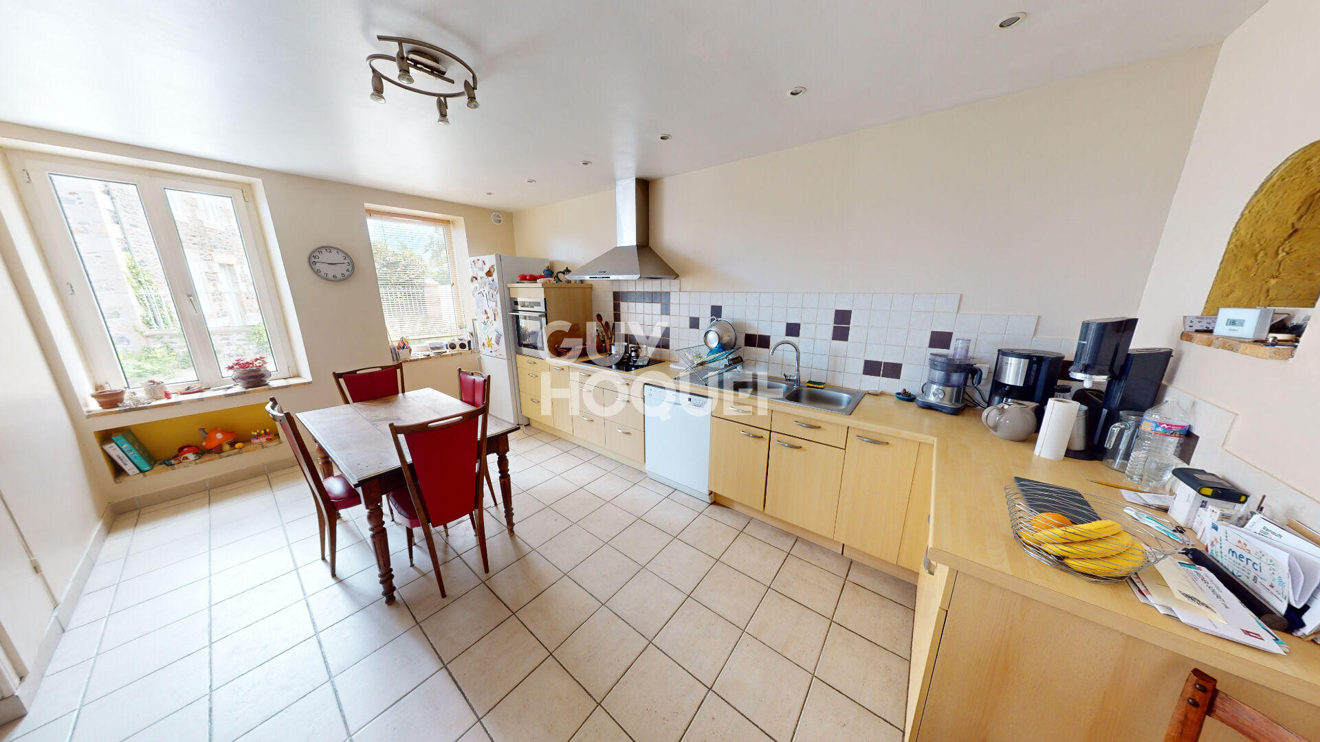 TREVENEUC : A VENDRE MAISON EN PIERRE EMPLACEMENT CENTRAL !