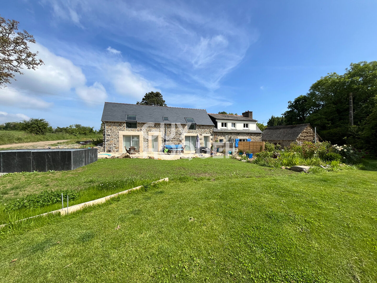 A VENDRE - TREVENEUC :  Ensemble immobilier