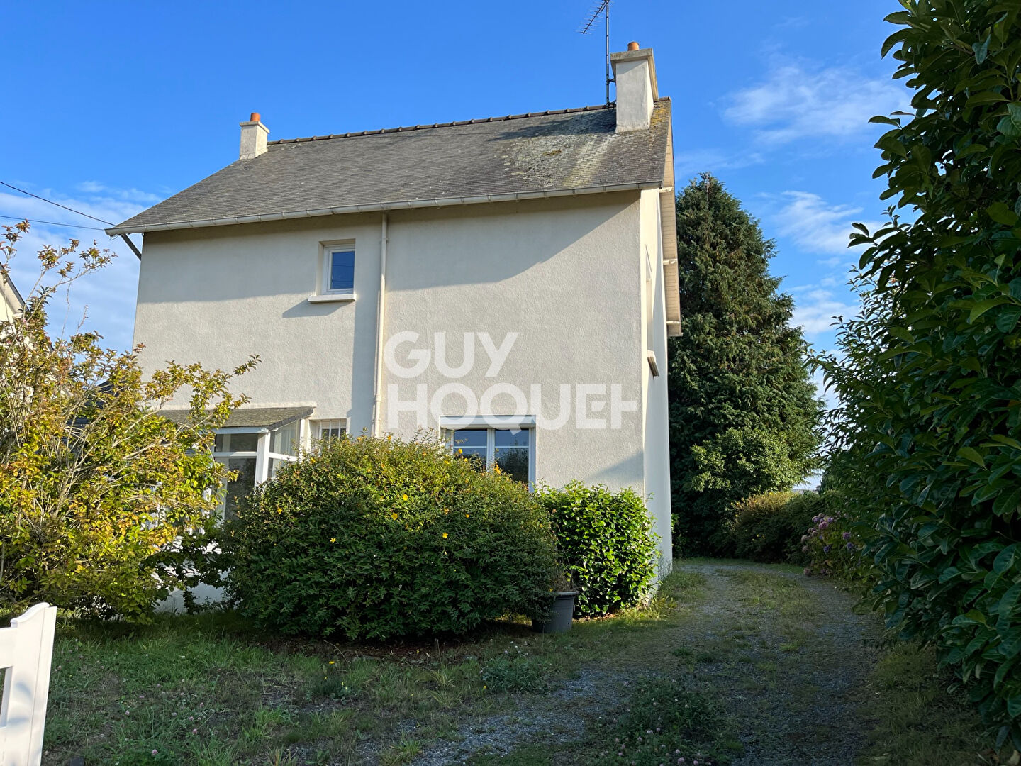 PLOUHA CENTRE : A VENDRE MAISON COMMERCES A PIED !