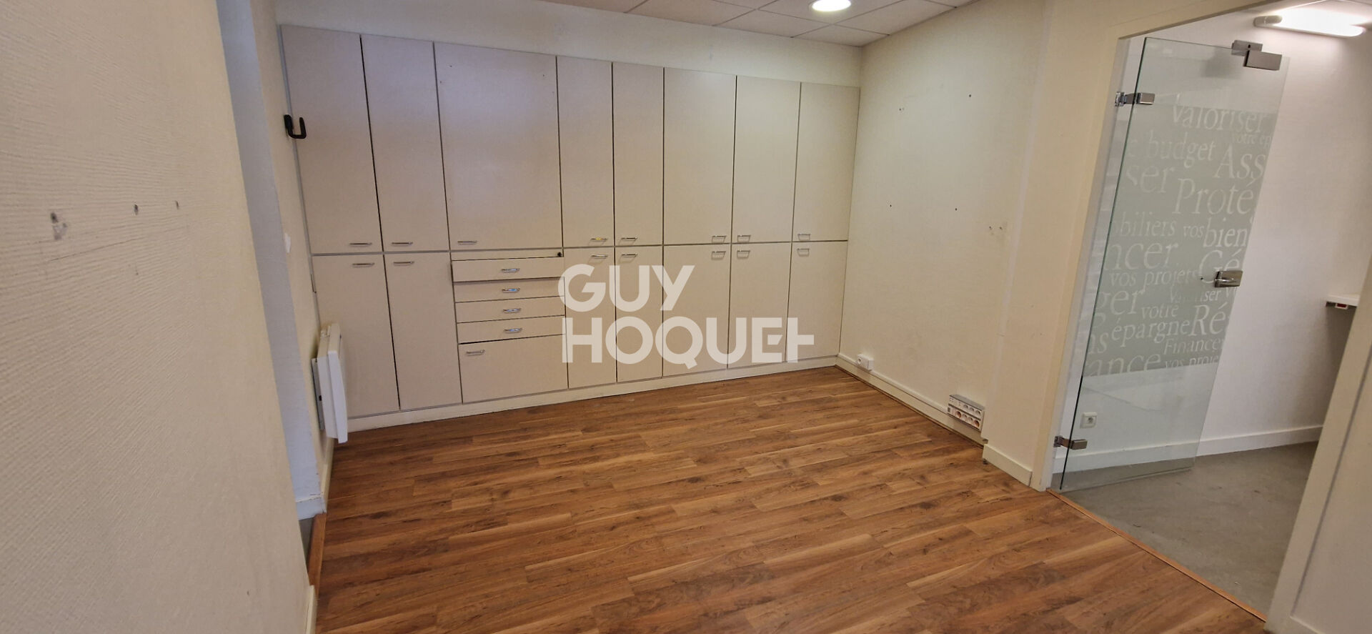 A VENDRE : SAINT-QUAY-PORTRIEUX LOCAL COMMERCIAL SUR LE PORT