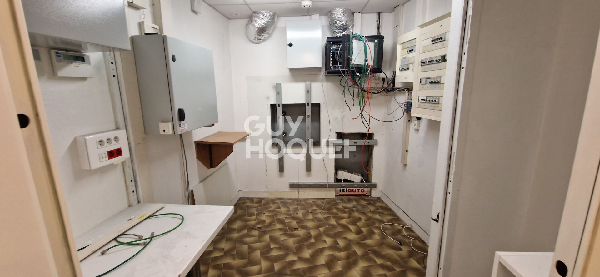 A VENDRE : SAINT-QUAY-PORTRIEUX LOCAL COMMERCIAL SUR LE PORT