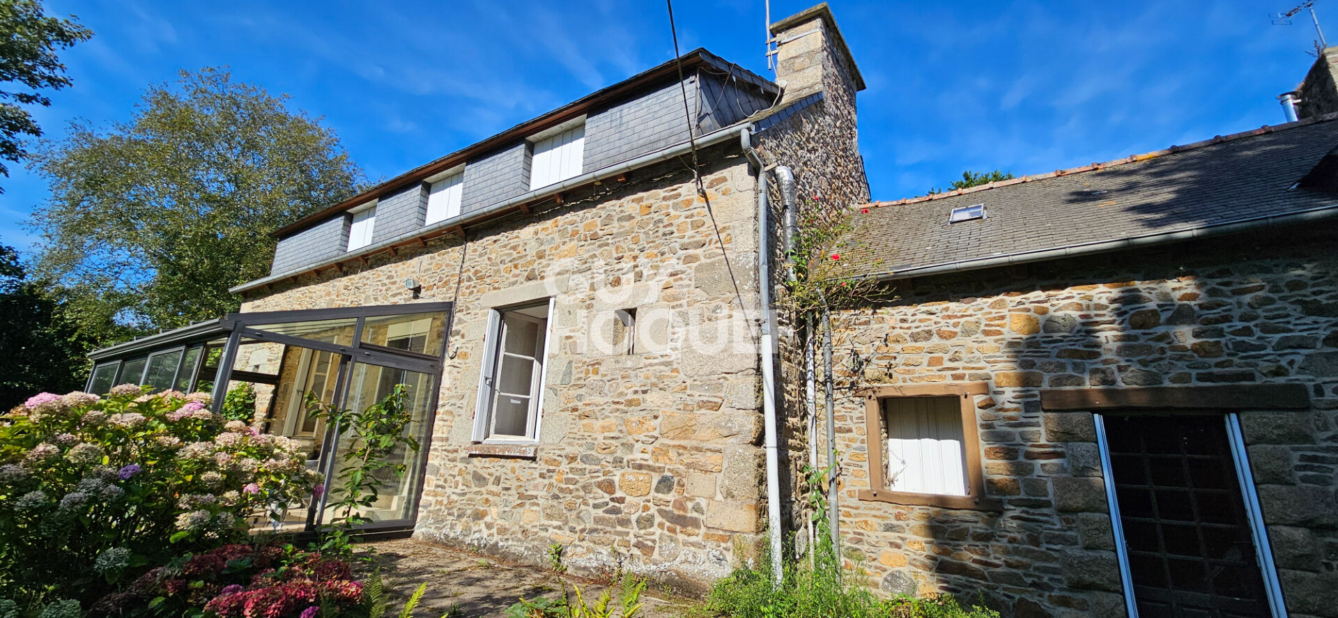A VENDRE  : PLOUHA - Belle longère en pierre au calme