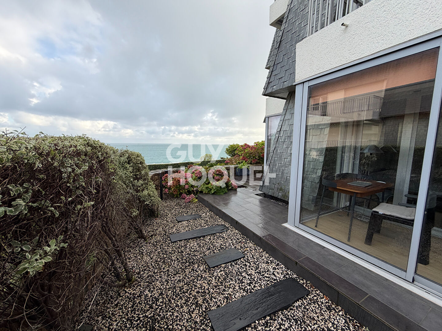 SAINT QUAY PORTRIEUX : A VENDRE APPARTEMENT PLEINE VUE MER QUARTIER COMTESSE!