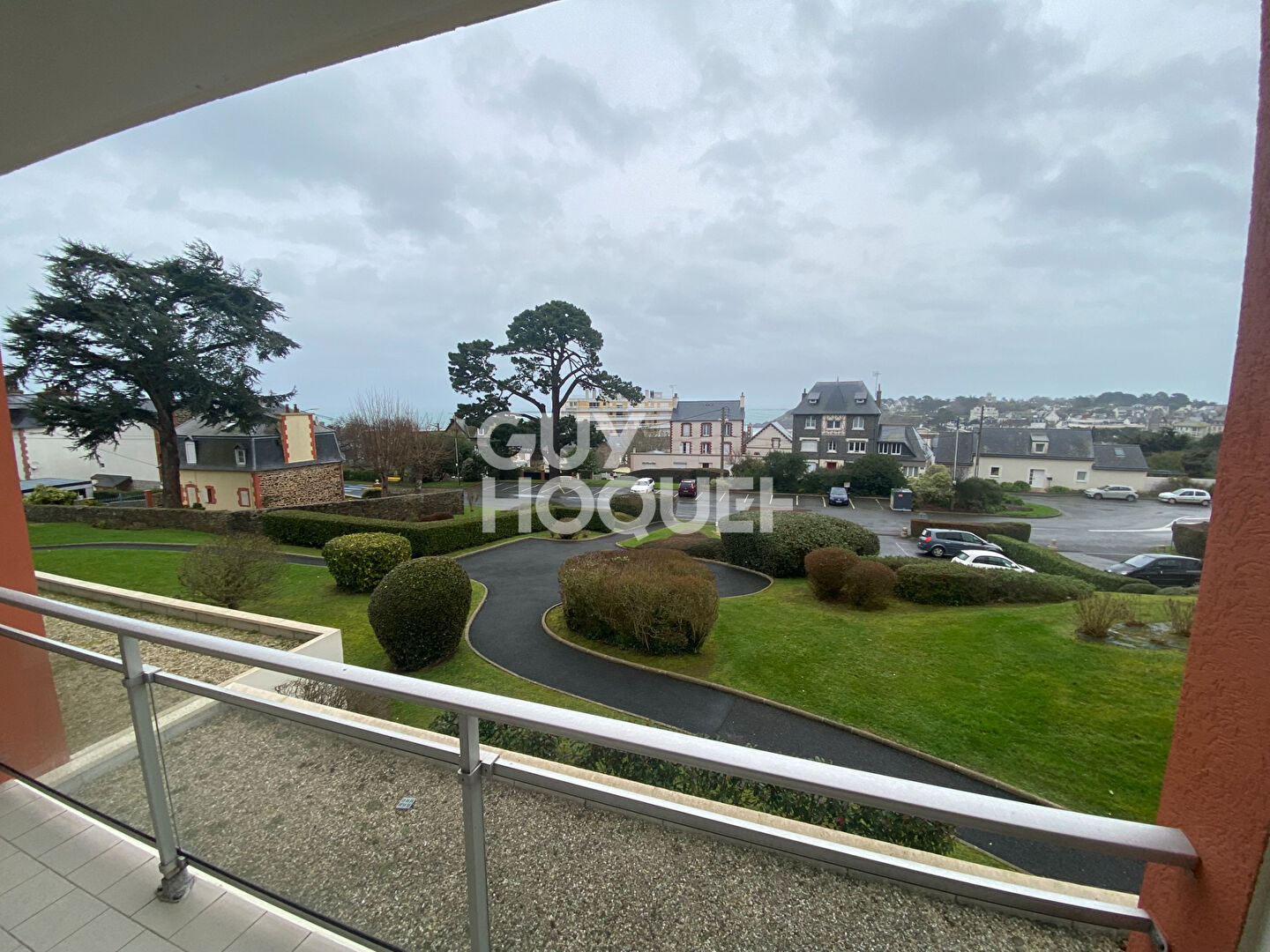À louer ? Studio meublé avec balcon, parking et accès plage à pied
