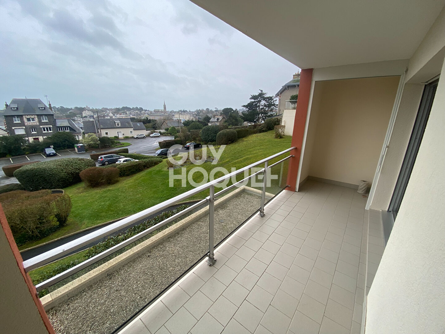 À louer ? Studio meublé avec balcon, parking et accès plage à pied