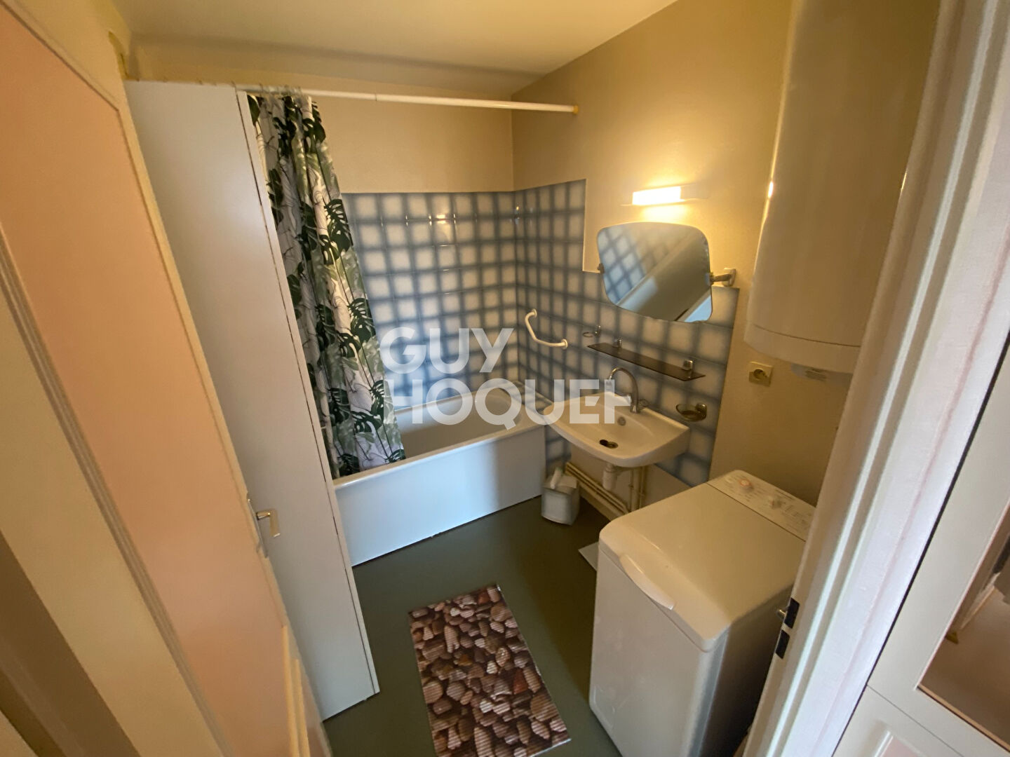 À louer ? Studio meublé avec balcon, parking et accès plage à pied