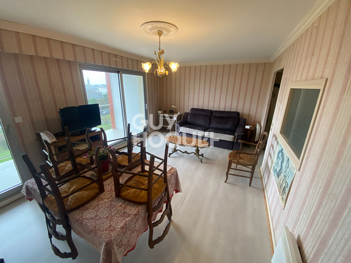 À louer ? Studio meublé avec balcon, parking et accès plage à pied