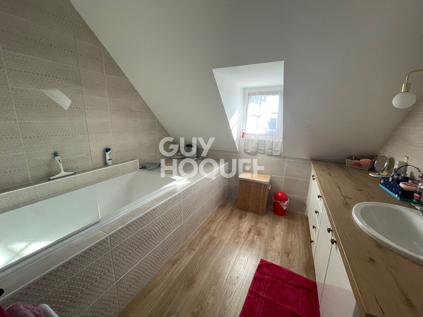 PLOUHA : A VENDRE MAISON TRADITIONNELLE PROCHE COMMERCES !