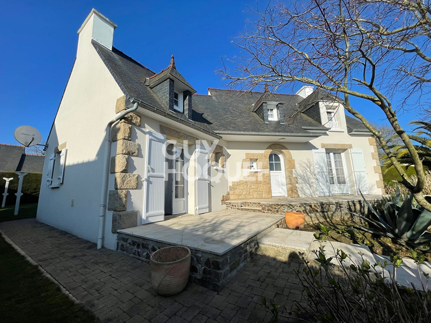 PLOUHA : A VENDRE MAISON TRADITIONNELLE PROCHE COMMERCES !