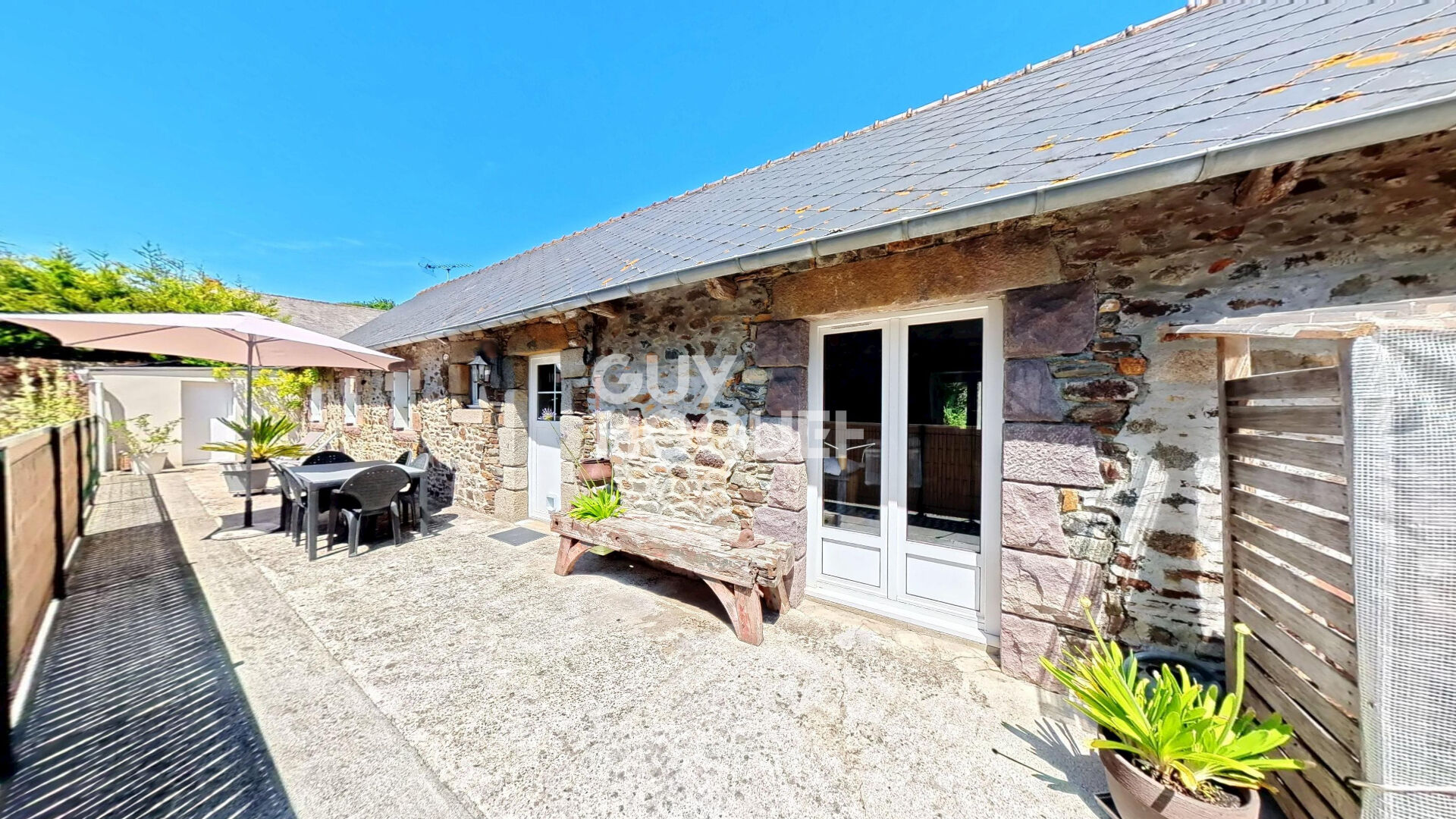 PLOURHAN : A VENDRE MAISON EN PIERRE !