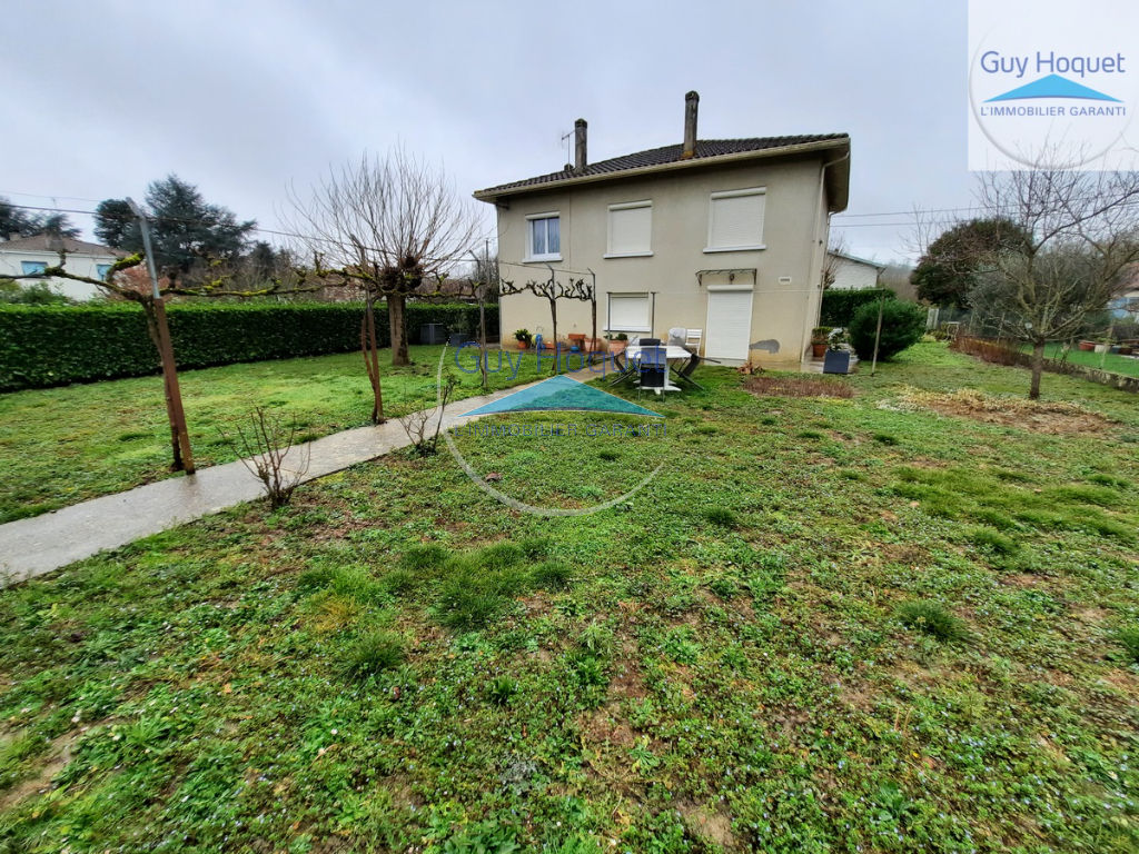 MAISON SUR NERAC DE TYPE 5 AVEC JARDIN ET GARAGE