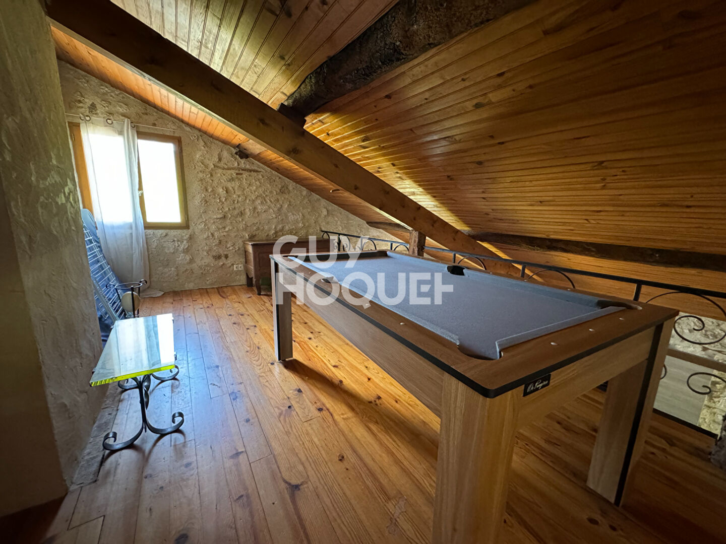 Maison en pierres avec piscine