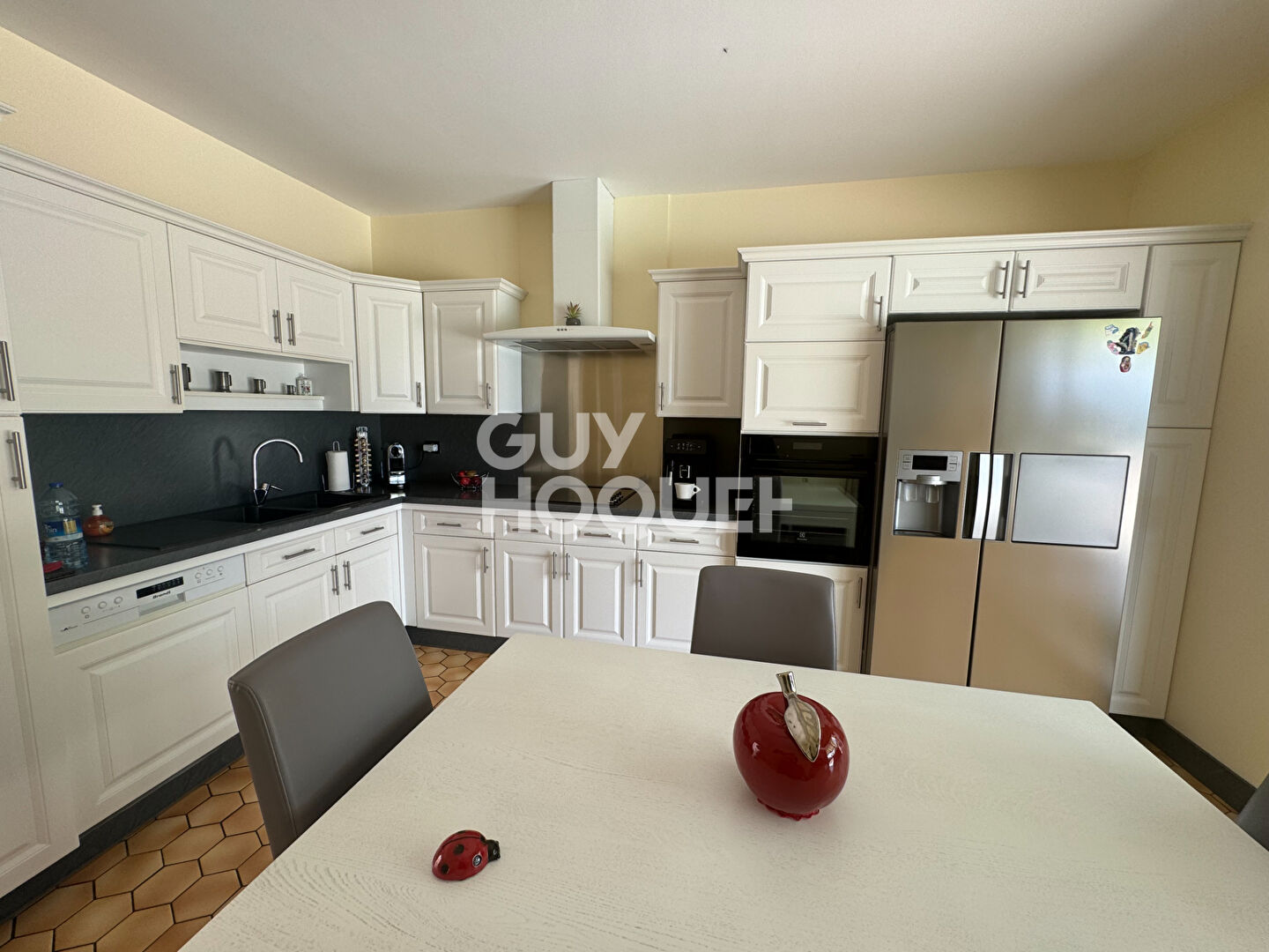 Maison d'architecte avec piscine et parc