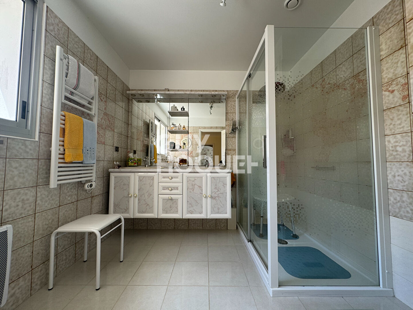 Maison d'architecte avec piscine et parc