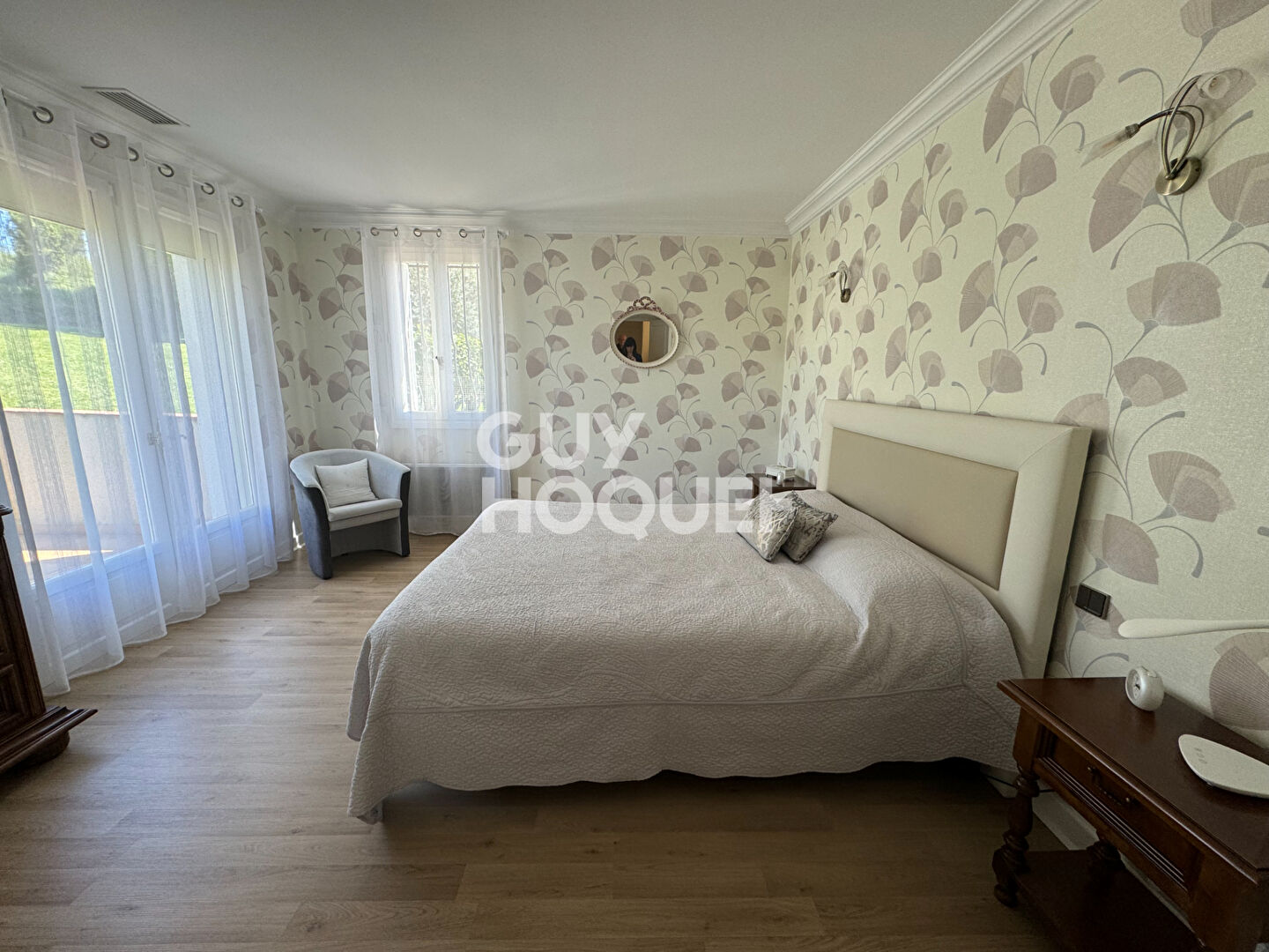 Maison d'architecte avec piscine et parc