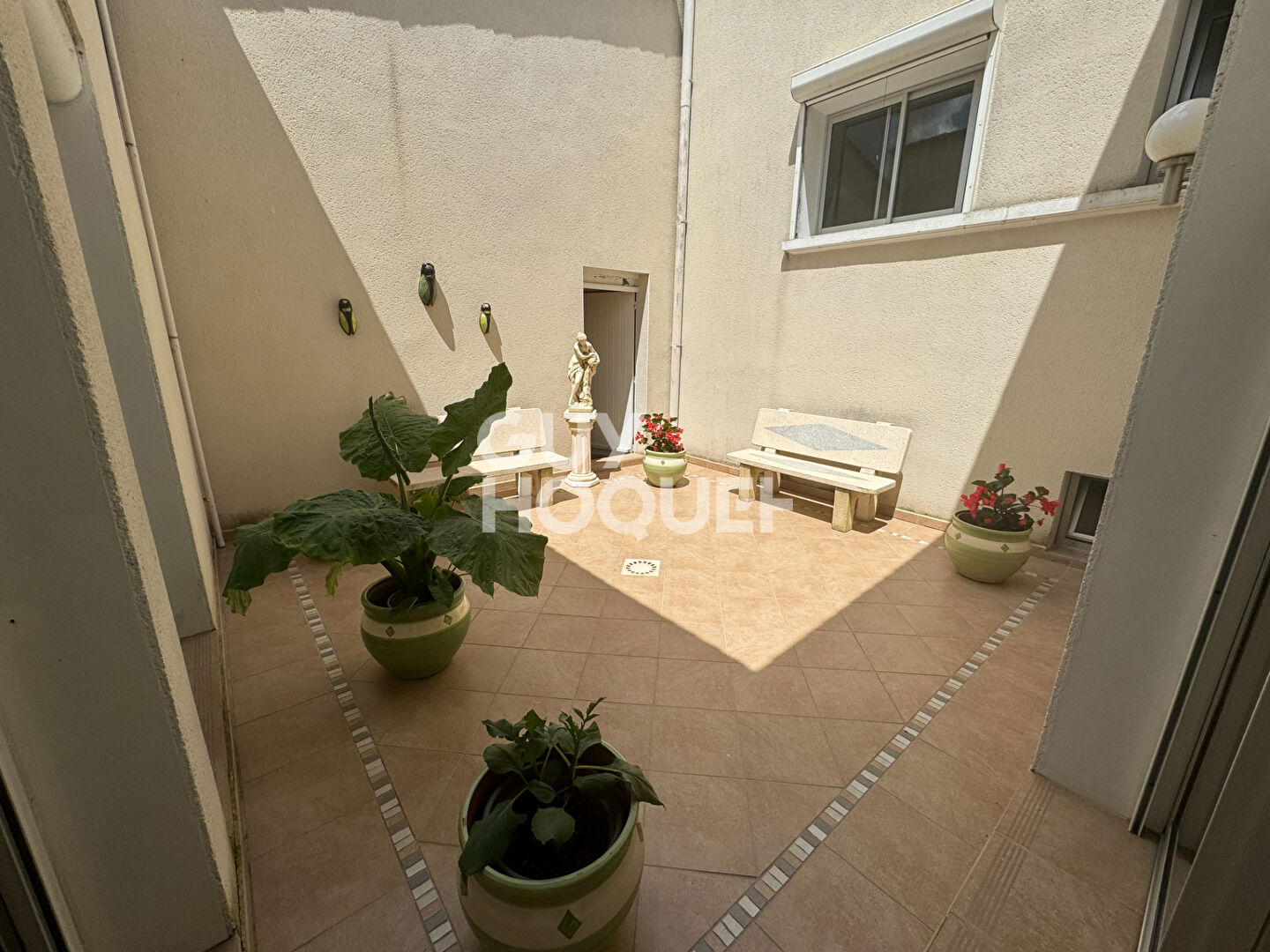 Maison d'architecte avec piscine et parc