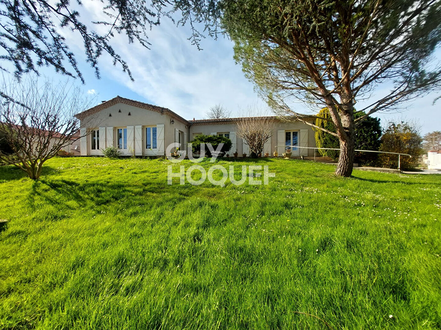 Maison Plain pied  8 pièces 258.25 m²